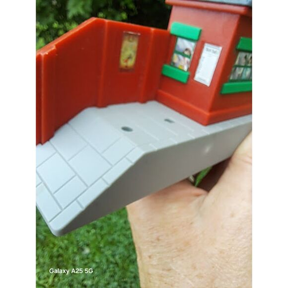 TOMY Thomas & Friends Trackmaster LOWER TIDMOUTH Train Station 2009 - Picture 14 of 14